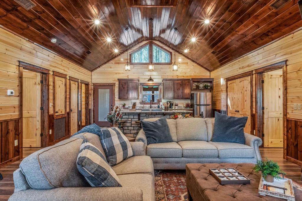 Large Luxury 2Br Cabin W Hot Tub Double Trouble Was Designed For Fun Comfort And Memories Minutes From Buzzling Hochatown And Beautiful Beaver Bend State Park Broken Bow Eksteriør billede