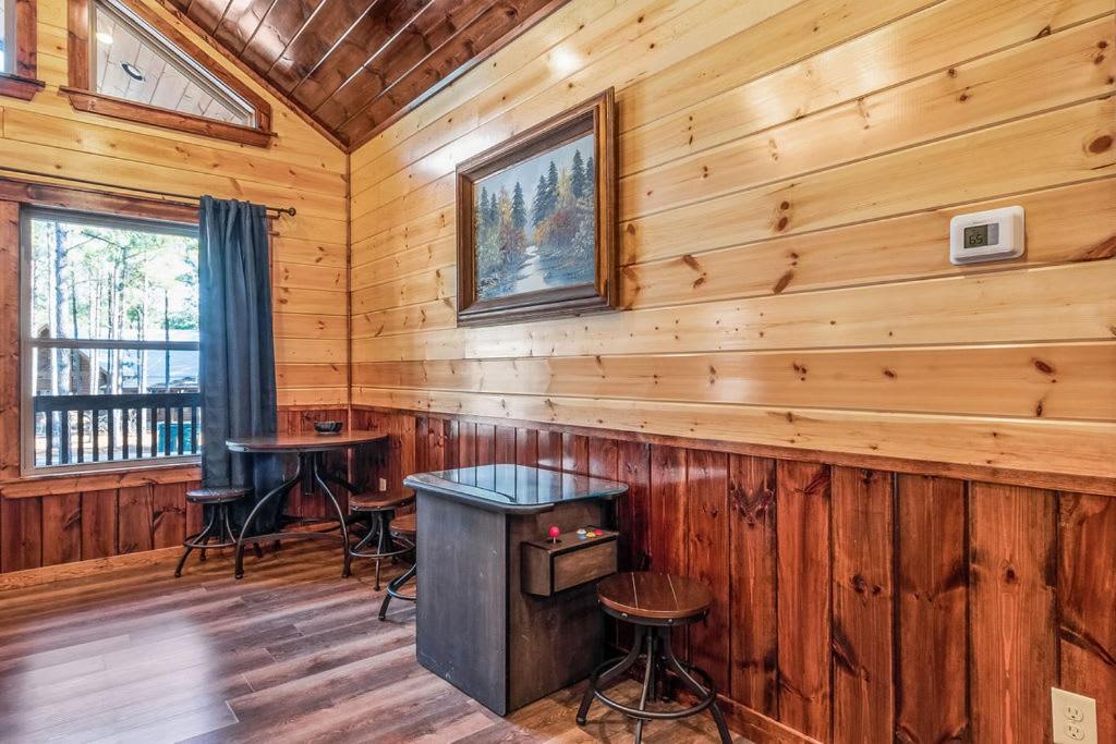 Large Luxury 2Br Cabin W Hot Tub Double Trouble Was Designed For Fun Comfort And Memories Minutes From Buzzling Hochatown And Beautiful Beaver Bend State Park Broken Bow Eksteriør billede