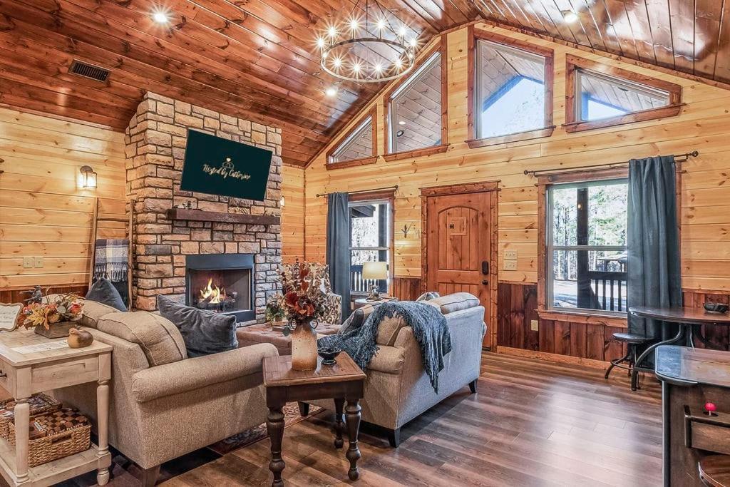 Large Luxury 2Br Cabin W Hot Tub Double Trouble Was Designed For Fun Comfort And Memories Minutes From Buzzling Hochatown And Beautiful Beaver Bend State Park Broken Bow Eksteriør billede
