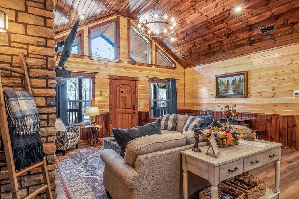 Large Luxury 2Br Cabin W Hot Tub Double Trouble Was Designed For Fun Comfort And Memories Minutes From Buzzling Hochatown And Beautiful Beaver Bend State Park Broken Bow Eksteriør billede