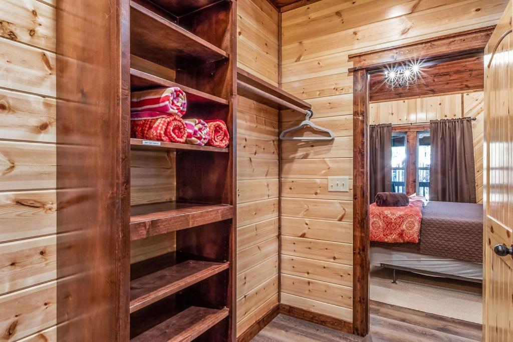 Large Luxury 2Br Cabin W Hot Tub Double Trouble Was Designed For Fun Comfort And Memories Minutes From Buzzling Hochatown And Beautiful Beaver Bend State Park Broken Bow Eksteriør billede