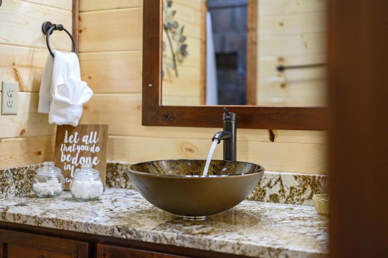 Large Luxury 2Br Cabin W Hot Tub Double Trouble Was Designed For Fun Comfort And Memories Minutes From Buzzling Hochatown And Beautiful Beaver Bend State Park Broken Bow Eksteriør billede