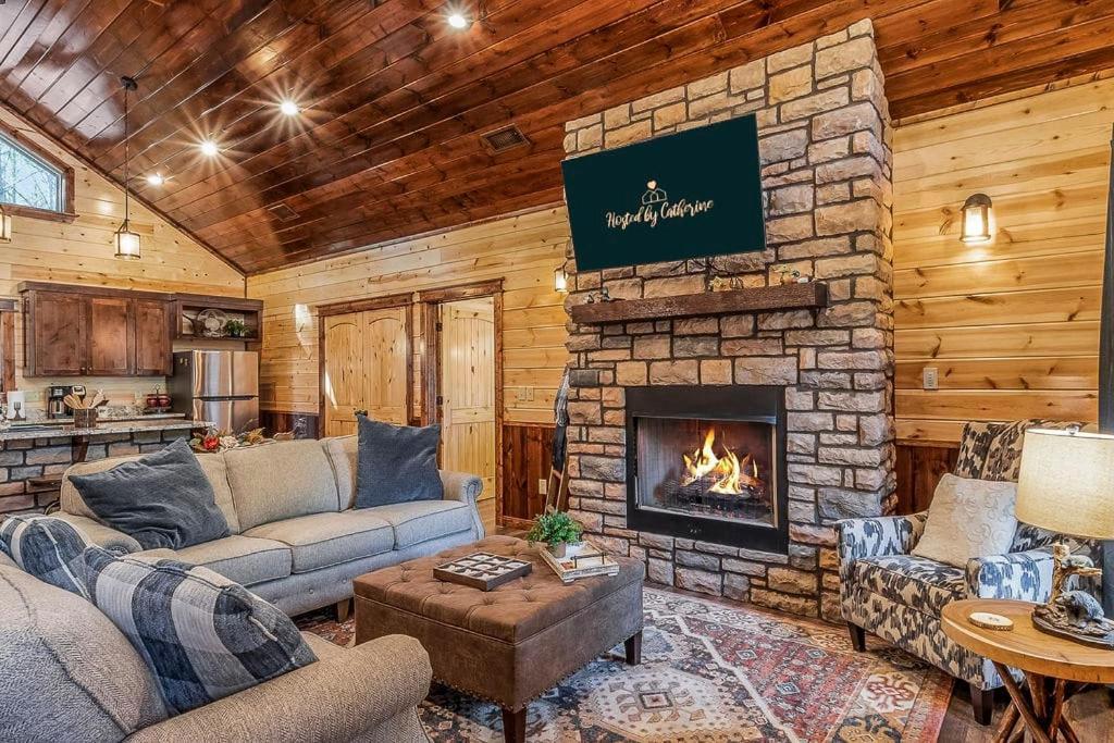 Large Luxury 2Br Cabin W Hot Tub Double Trouble Was Designed For Fun Comfort And Memories Minutes From Buzzling Hochatown And Beautiful Beaver Bend State Park Broken Bow Eksteriør billede